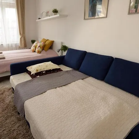 Eye Apartment *