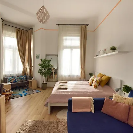 Eye Apartment *