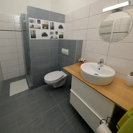 Eye Apartment *